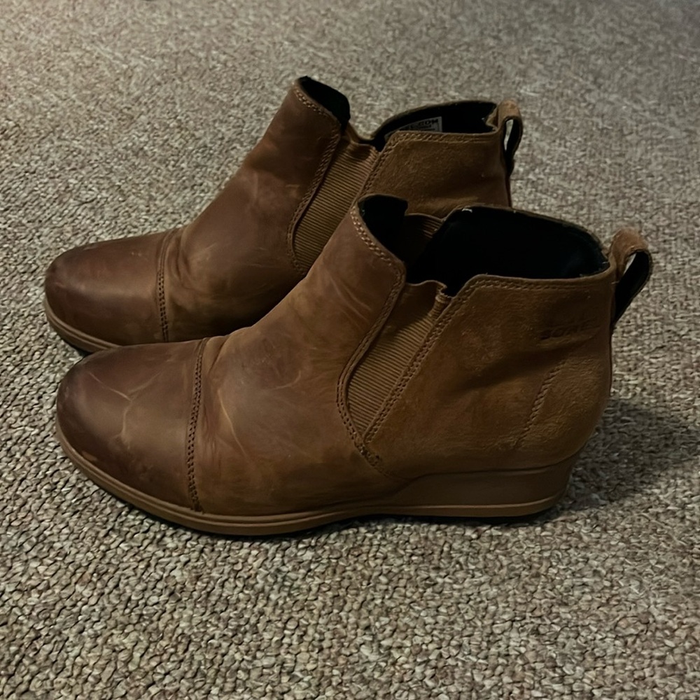 Used Sorel Evie wedge boots